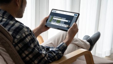 Çevrimiçi otel konaklama rezervasyon sitesi mod rezervasyon sistemi sağlar. Seyahat teknolojisi kavramı .