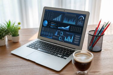 İş veri paneli, pazarlama stratejisi planlaması için iş zekası analizi sunar. Müşteri taleplerini analiz etmek ve iş dünyasının geleceğini önceden görmek için büyük veriler sunulur.