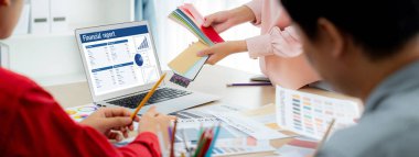 İş veri paneli, pazarlama stratejisi planlaması için iş zekası analizi sunar. Müşteri taleplerini analiz etmek ve iş dünyasının geleceğini önceden görmek için büyük veriler sunulur.