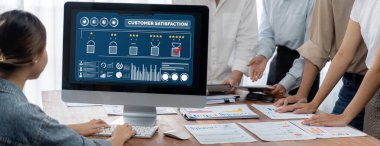 Pazarlama stratejisi planlaması için canlı yazılım bilgisayarında müşteri memnuniyeti ve değerlendirme analizi