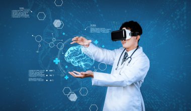 Akıllı doktor VR gözlük takıyor ve elinde insan organı hologramı tutuyor. Hasta semptomlarını analiz etmek ve teşhis etmek için gelişmiş gerçeklik ve yapay zekayı kullanan yetenekli bir doktor. Sağlık hizmetleri. Yaratıcılık.