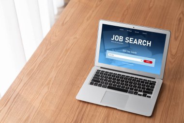 Çalışanların işe alım İnternet ağındaki iş fırsatlarını araması için mod web sitesinde online iş araması