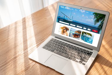 Model arama ve seyahat planlama için internet sitesi uçuş, otel ve tur rezervasyonları için anlaşma ve paket sunuyor