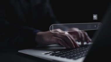 İş adamı, stratejik kararlar için değerli verileri çıkartarak arama motoru araştırması yapıyor. Kapsamlı araştırma ve SEO veri analizi için arama motorları kullanılıyor. Kullanıcı Kimliği