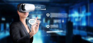 Profesyonel bir kadın sanal gerçeklik teknolojisini dijital bir sohbet robotu arayüzüne bağlanmak için kullanır, otomasyon ve makine öğreniminin iletişimde entegrasyonunu gösterir. XDMCP