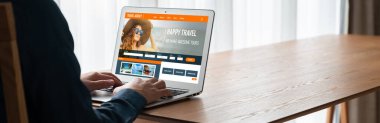 Model arama ve seyahat planlama için internet sitesi uçuş, otel ve tur rezervasyonları için anlaşma ve paket sunuyor