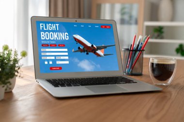 Online uçuş rezervasyon sitesi mod rezervasyon sistemi sağlar. Seyahat teknolojisi kavramı .