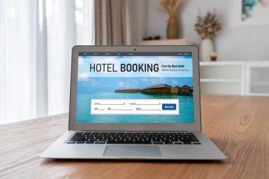 Çevrimiçi otel konaklama rezervasyon sitesi mod rezervasyon sistemi sağlar. Seyahat teknolojisi kavramı .