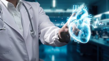Doktorun ayakta dikilip arka planı bulanık bir şekilde laboratuvarda yüzen kalp hologramına işaret etmesine yakın durun. Tıbbi çalışanlar teknolojik yenilikçi kalp rahatsızlığını kontrol ediyor ve kullanıyor. İyileştirici.