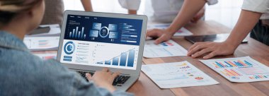 İş veri paneli, pazarlama stratejisi planlaması için iş zekası analizi sunar. Müşteri taleplerini analiz etmek ve iş dünyasının geleceğini önceden görmek için büyük veriler sunulur.