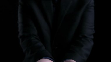 İş adamı ağ kurar, değerli bağlantılar kurar. Profesyonel ağı ve fırsatları genişletmek için etkili insan ağ oluşturma stratejileri UUID