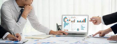 İş veri paneli, pazarlama stratejisi planlaması için iş zekası analizi sunar. Müşteri taleplerini analiz etmek ve iş dünyasının geleceğini önceden görmek için büyük veriler sunulur.