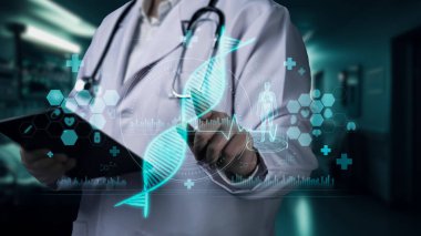 Elinde tablet olan zeki doktorlara yakın dur ve hastanede dururken DNA hologramına işaret et. DNA kopyalamasını analiz ederek genetik bozuklukları kontrol etme ve teşhis etme konusunda yetenekli bir tıp çalışanı. İyileştirici.
