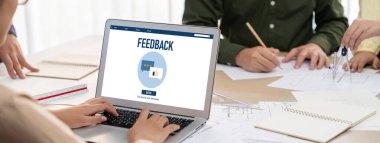 Müşteri geribildirim ve şirket işleri için canlı bilgisayar yazılımı analizi