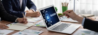 Yapay zeka teknolojisini çalıştırmak için komut mühendisi ve kullanıcı kolaylığı için üretici yapay zeka yardımcı araçları insanların yapay zeka hareketini teşvik ederek üretken yapay zeka fonksiyonları ile çalışmasına yardımcı olur