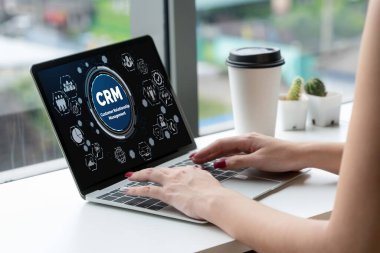 CRM işletme ve işletme için modern bilgisayarda müşteri ilişkileri yönetim sistemi