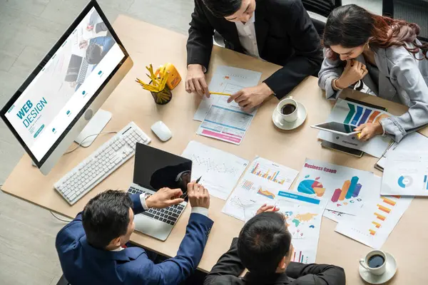 Web sitesi tasarım yazılımı çevrimiçi perakende ticaret ve e-ticaret için model şablonu sağlar