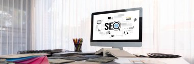 SEO arama motoru optimizasyonu bilgisayar ekranında canlı e-ticaret ve çevrimiçi perakende ticaret için
