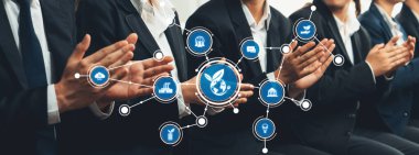 Modern Ofis Ayarlarında Sürdürülebilirlik ve Çevre dostu Girişimleri Temsilen Dijital Simgelerle İklim Bilinci Konusunda Çalışan İş Profesyonelleri Grubu. Dostluk