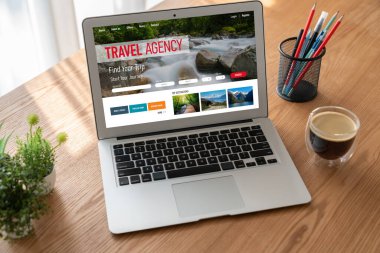 Model arama ve seyahat planlama için internet sitesi uçuş, otel ve tur rezervasyonları için anlaşma ve paket sunuyor