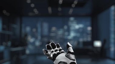 Fütürist bir robot el, yenilik ve teknolojinin sergilendiği modern bir iş ortamında geçen, maliyet azaltma ve veri analizleriyle ilgili parlak ikonlar sunuyor. Auvana