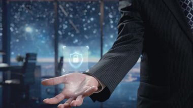 İş adamı siber güvenliğin özünü keşfeder. Siber koruma yöntemlerini, tehditleri derinlemesine araştır ve siber güvenlik duruşunu güçlendir. Siber güvenlik çağında UUID 'de gezinmek için gerekli