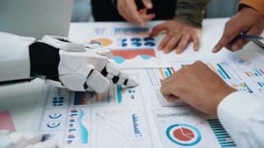 Yapay zeka destekli veri değerlendirmesi iş planlamasını dönüştürerek, işbirlikçi ekiplerin hedefli pazarlama yaklaşımları ve net stratejiler geliştirmelerine olanak sağlar. Noogenesis Yapay Zeka