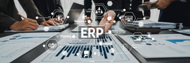 Modern ofis ortamında veri analiz çizelgeleri ve işbirlikçi takım çalışmalarına odaklanarak ERP uygulama stratejilerinin sergilendiği dinamik bir iş toplantısı. Dostluk