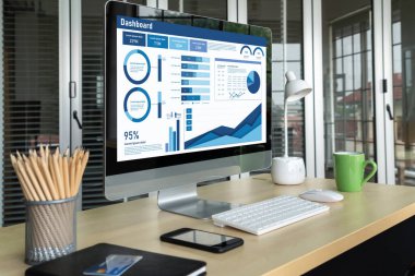 İş veri paneli, pazarlama stratejisi planlaması için iş zekası analizi sunar. Müşteri taleplerini analiz etmek ve iş dünyasının geleceğini önceden görmek için büyük veriler sunulur.