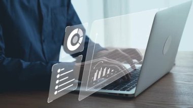 İş adamı, tahminsel büyük veri modellerinden gerçek zamanlı analizlere uzanan eğilimleri ve görüşleri ortaya çıkarmak için veri analizlerini derinlemesine inceleyerek, veri güdümlü kararların analitik endüstrileri UUID 'ye nasıl yönlendireceğini öğrenir