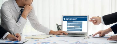 Kolay form doldurma için sağlık sigortası web sitesi canlı kayıt sistemi