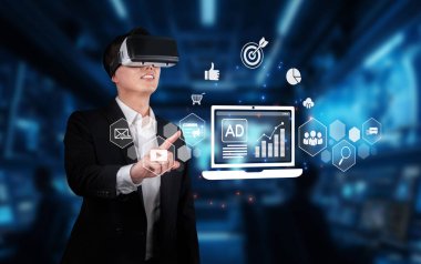 Dijital pazarlama çabalarını geliştirmek için sanal gerçekliği keşfeden bir profesyonel. Stratejik kampanyalar için çevrimiçi reklam araçları ve sosyal medya kullanılıyor. XDMCP