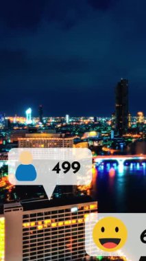 Sosyal medya simgeleri, sosyal ağ uygulama platformu üzerinden insanların karşılıklı bağlantılarını gösteriyor. Çevrimiçi toplum ve sosyal medya pazarlama stratejisi kavramı .