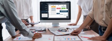 İnternet sitesinde canlı eleştiriler için çevrimiçi aplikasyon rezervasyon takvimi