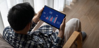 İş veri paneli, pazarlama stratejisi planlaması için iş zekası analizi sunar. Müşteri taleplerini analiz etmek ve iş dünyasının geleceğini önceden görmek için büyük veriler sunulur.