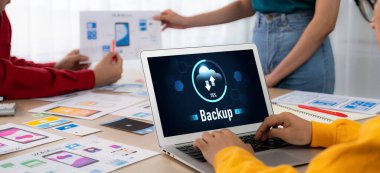 Yedek Depolama Verisi İnternet Teknolojisi İş Konsepti. Veritabanı depolama teknolojisi dosya aktarım paylaşımı, siber, büyük veri bilgileri, internet bankacılığı uygulaması yükleme canlısı