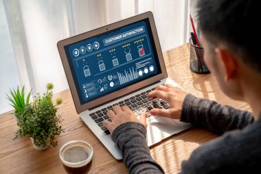 Pazarlama stratejisi planlaması için modem yazılım bilgisayarında müşteri memnuniyeti ve değerlendirme analizi