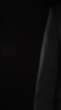 İşadamı, ticari kar artışının gelecekteki hedefe arttığını gösteren imalı bir tablo çizdi. Şirket işlerinin yükselmesi için mükemmel bir mali durum. Finans ve para teknolojisi .