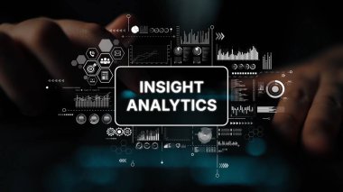 İç görü analitiği ve iş zekası kavramları için karanlık ortamda veri görselleştirmesi olan dijital gösterge paneli. Asemptotik akıllı veri analitiği.