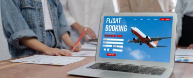 Online uçuş rezervasyon sitesi canlı rezervasyon sistemi sağlar. Seyahat teknolojisi kavramı .
