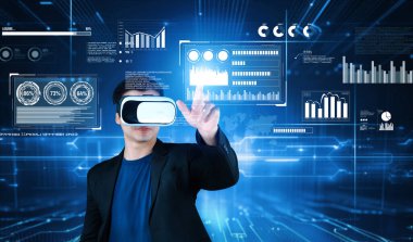 Gözlüklü akıllı iş adamı yapay zeka teknolojisini kullanarak çalışıyor. Küresel ağa erişen ve veri analizi ve istatistik tablosuna bakarken yapay zeka kullanan bir yönetici. Yaratıcılık.