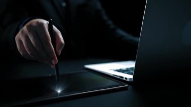 Yapay zeka sanal asistanı Chatbot ile yapay zeka konsepti ile insan etkileşimi, yapay zeka mühendisliği, LLM yapay zeka derin öğrenimi iş desteği için üretken yapay zeka kullanımı. Kullanıcı Kimliği