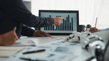 Stratejiyi optimize etme, analitik arıtma ve kurumsal verimliliği artırma konularında profesyonelleri destekleyen yapay zeka. Noogenesis Yapay Zeka