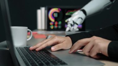 Meslektaşlar yapay zeka sistemlerinin görüşlerini değerlendirir, daha akıllı pazarlama stratejileri üretir ve çağdaş bir kurumsal çalışma alanında veriye odaklı kararlar verir. Noogenesis Yapay Zeka