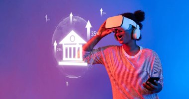 Genç bir kadın, ekonomik eğilimleri ve fırsatları gösteren dijital finans büyüme analizlerine dalmış bir sanal gerçeklik kulaklığı kullanarak gelecekteki bankacılık teknolojisini kucaklıyor. XDMCP