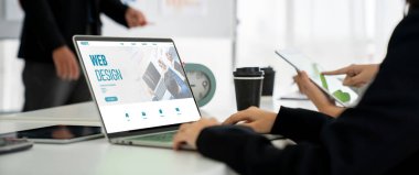 Web sitesi tasarım yazılımı çevrimiçi perakende ticaret ve e-ticaret için model şablonu sağlar