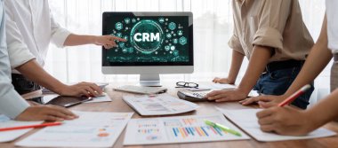 CRM işletme ve işletme için canlı bilgisayarda müşteri ilişkileri yönetim sistemi