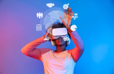 Sanal gerçeklik yoluyla ticaretin geleceğini keşfetmek, müşteri bağlılığı, veri ödemeleri ve kurumsal araştırmalarda küresel bağlantı için yenilikçi çözümler göstermek. XDMCP