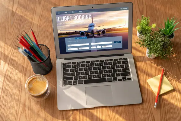 Online uçuş rezervasyon sitesi mod rezervasyon sistemi sağlar. Seyahat teknolojisi kavramı .