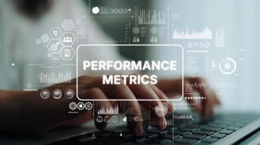 Modern Çalışma Alanı Ortamı 'nda Dizüstü Bilgisayar Ortalama Performans Ölçüleri ve Veri Görselleştirme Grafikleri' nde Eller Yazıyor. Asemptotik akıllı veri analitiği.